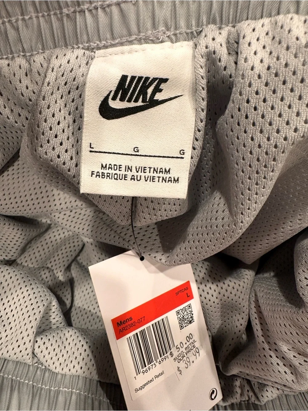 Nike Men's Woven Flow Shorts, size large. NEW